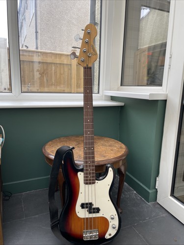 String electric bass - electric,