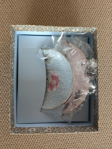 Wedgwood cuckoo cake stand - wedgwood,