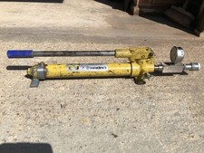 Enerpac P39 Single Action 700bar/10,000psi Hydraulic Hand Pump with Gauge.