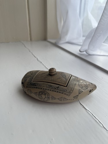 Faux scrimshaw whale - faux, tooth