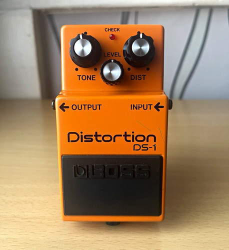 Boss distortion pedal - ds-1,