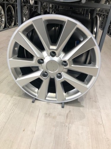 Silver alloy wheels land - alloy,