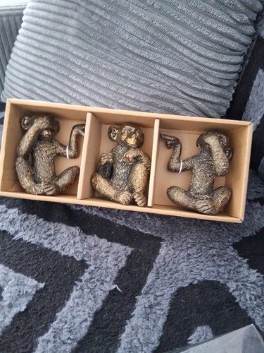 Set brass coloured wise - of, 3