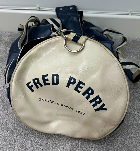 Fred perry navy cream logo - perry,