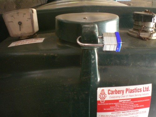 Oil tank padlock central - tank,