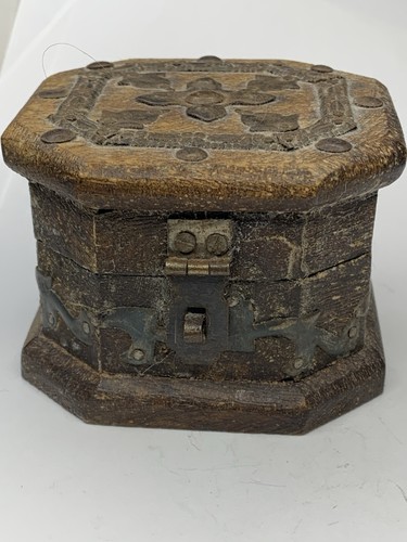 Vintage hand carved octagonal - vintage, hand-carved