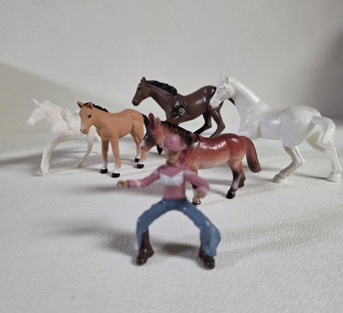 Lot plastic horses toys - 6,