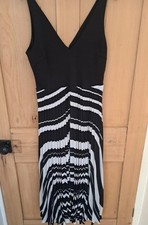 Debut stunning Black & White