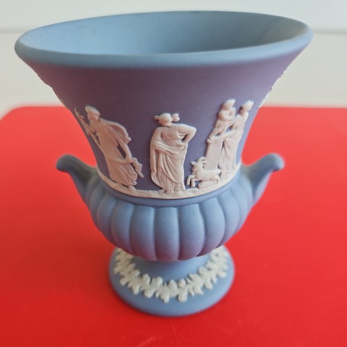 Wedgwood blue jasperware urn - jasperware,