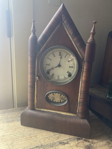 Working antique mantle - antique,
