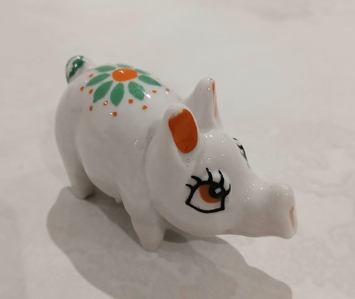 Shamrock pottery pig - shamrock, miniature