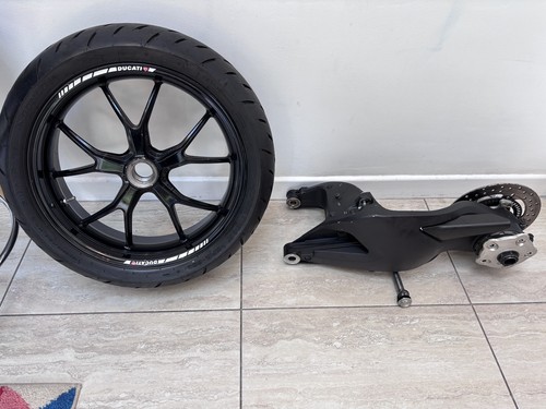 Ducati hypermotard 939 821 - 939,