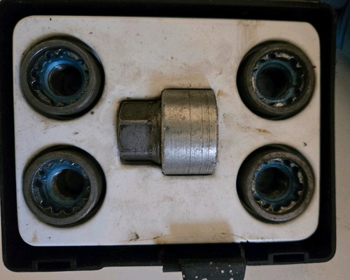 Locking wheel nut vauxhall - wheel,