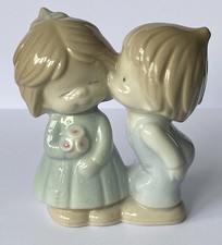 VINTAGE RETRO JOHN JENKINS FINE PORCELAIN CUTE GIRL AND BOY KISSING ORNAMENT