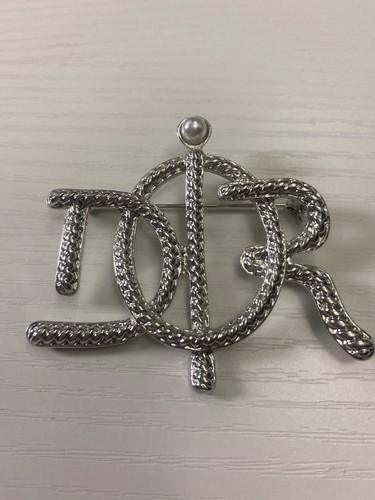 Elegant brooch pin made - elegant,