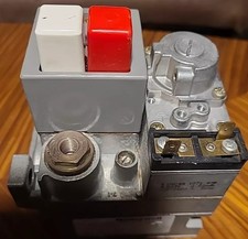 Honeywell V4400C 1237 V4400C1211 Red White Button Gas Valve 173346 49300100 240v