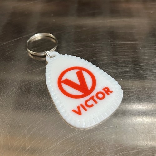 Christine victor keyring - v,