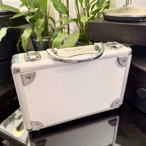 Revlon aluminium vanity case - aluminium,