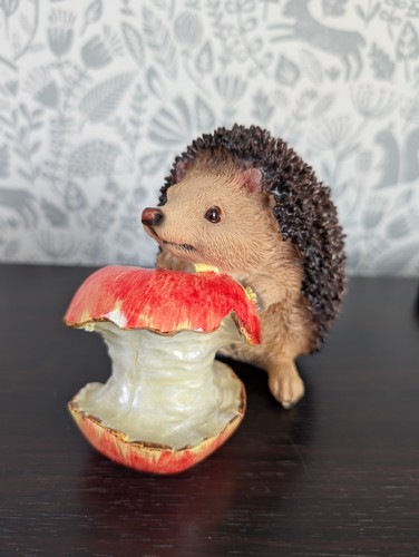 Hedgehog with apple - hedgehog, apple.