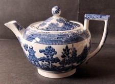 A WEDGWOOD ''WILLOW'' BACHELOR