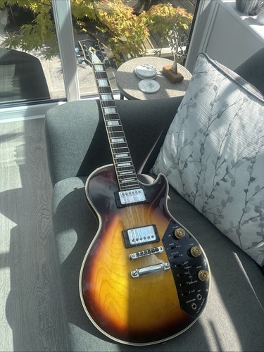 Vintage univox style guitar - lp,