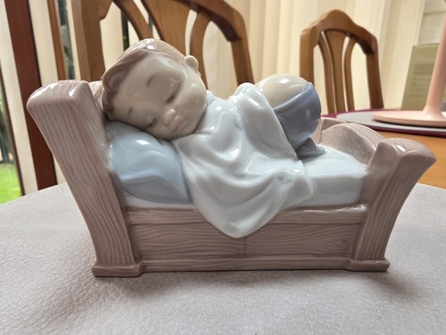 Nao lladro 1504 snuggle - by,