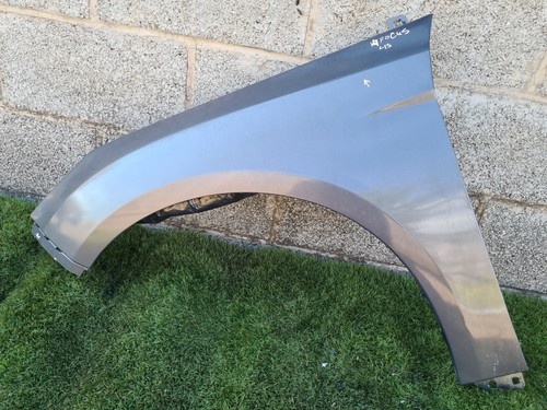 Ford focus wing - front, left