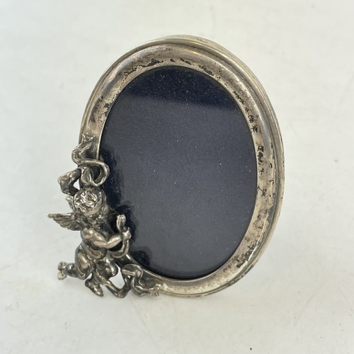 Vintage oval x 2 - 2.5”, 2”