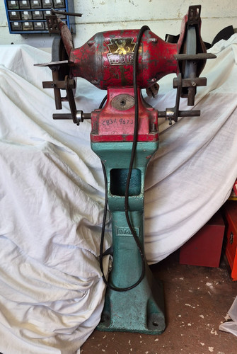 Wolf double ended pedestal - ended,