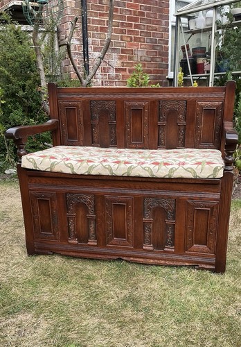 Old charm monks bench hall - charm,