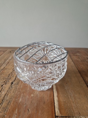 Vintage sunburst pattern cut