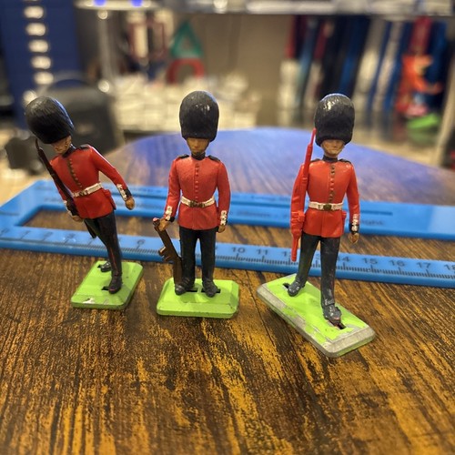 Britains deetail toy soldiers - britains,