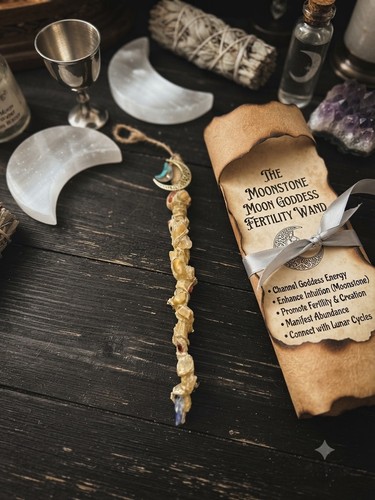 Hand made moon - hand, goddess