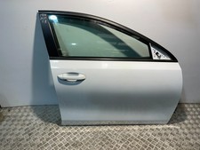 2021 KIA CEED FRONT RIGHT DRIVER SIDE COMPLETE DOOR PAINT : CASSA WHITE (WD)