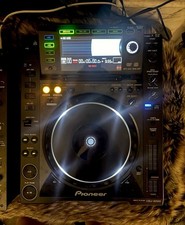 Two Pioneer CDJ 2000