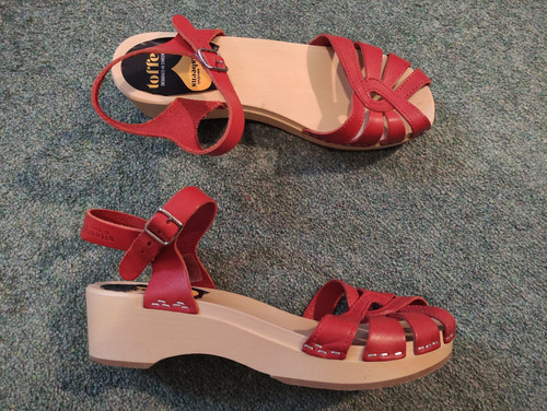 Swedish hasbeens toffel red - swedish,