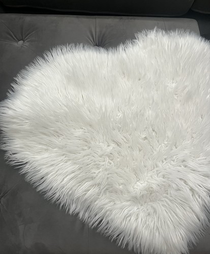 Shaggy white faux sheepskin - shaggy,