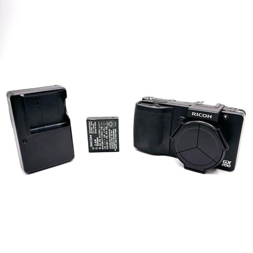 Ricoh 200 with 1 - lc-1, shutter
