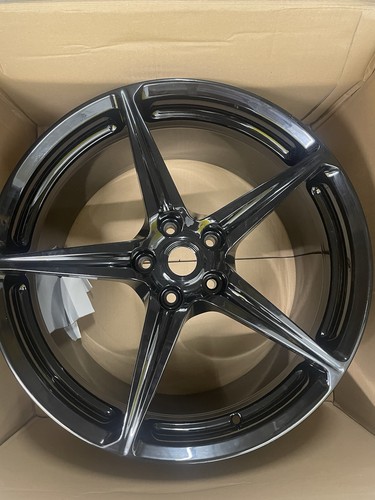 Ferrari 458 front wheel - front, oem
