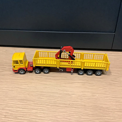 Siku man articulated truck - man,