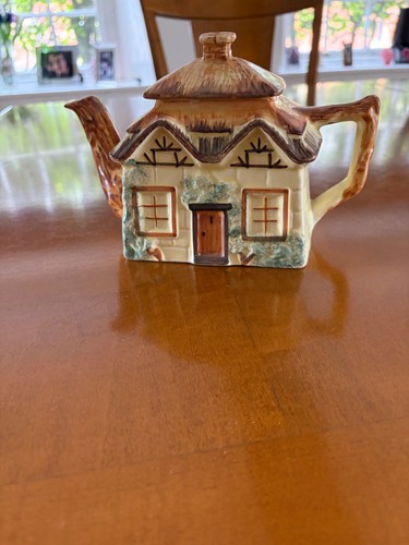 Keele street pottery - pottery, cottage