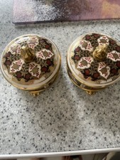 ABBEYDALE CHRYSANTHEMUM PATTERN TRI FOOTED LIDDED TRINKET BOX  (11259)
