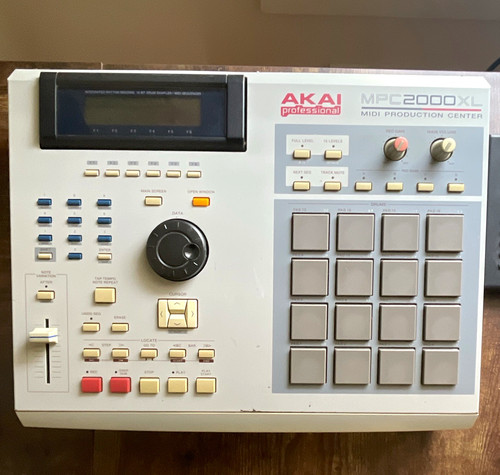 Akai mpc2000xl digital sampler - mpc2000xl,