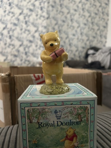 Royal doulton winnie the pooh - winnie,