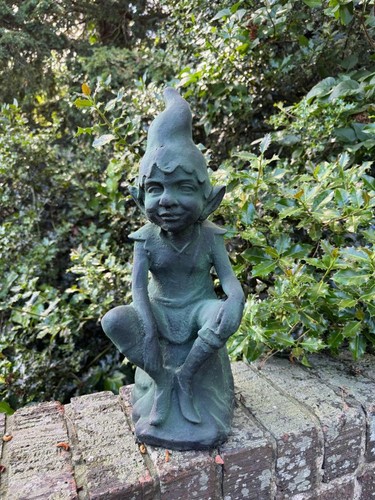 Cast iron seated pixie elf - cast,