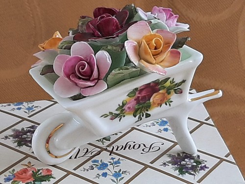Cute vintage royal albert old - cute!,