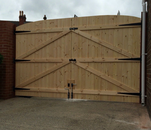Wooden driveway gates 5ft - driveway, 6"