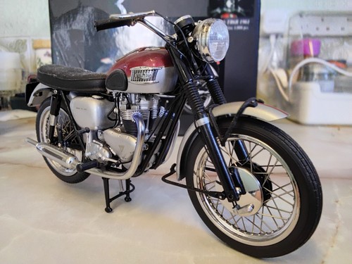 Minichamps triumph tr6r - 1/12,
