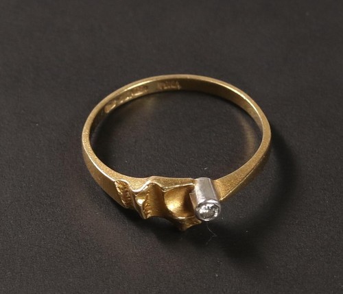 Beautiful 750 yellow gold