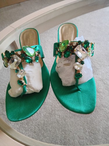 Beautiful emerald green - , flat